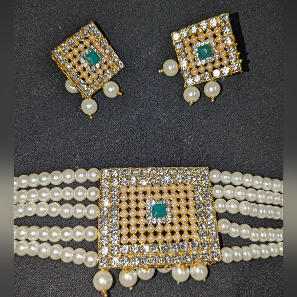 Green Pearl Choker Necklace Earrings Set  never worn - Picture 4 of 7